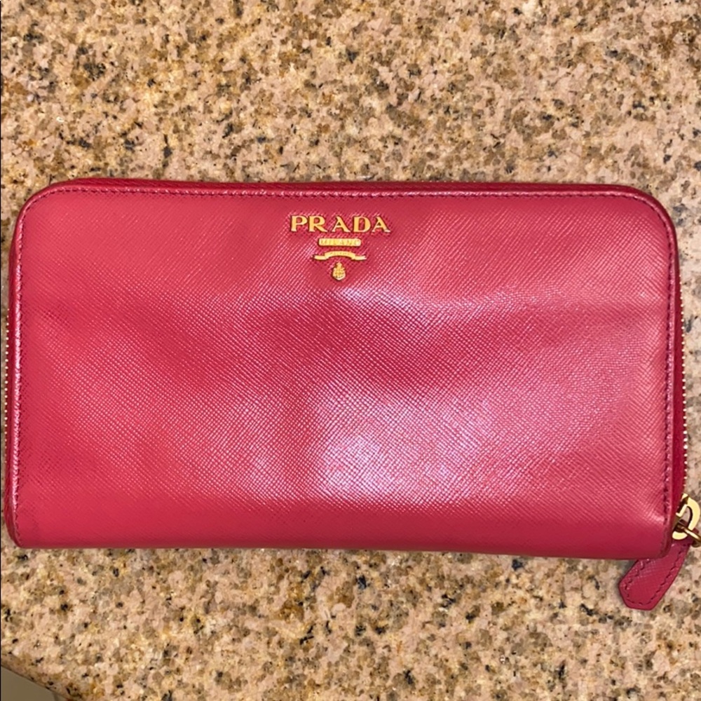 Prada Wallet!!!